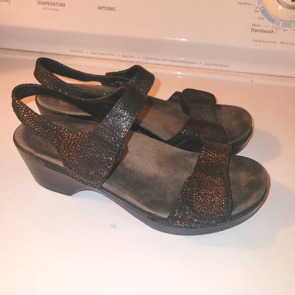 Dansko Sophie Metallic Print Leather‎ Wedge Sandals EU 38 US 7.5-8 Black